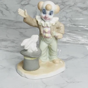 CLOWN MAGICIAN Figurine Vtg 1988 Valentino Porcelain Italy Magic Rabbit EUC 80's - Picture 1 of 9
