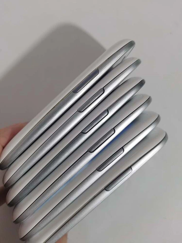 Samsung I8190 Galaxy S III mini 3G Android Unlocked Cell Phone Fully working - Image 1 of 4