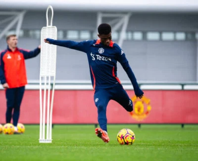 NEW Adidas Manchester United Player Issue Pro Training / Bench Pants Men Large - Image 1 of 4