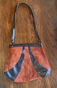 Borsa vintage scamosciata finto serpente arancione scuro marrone scamosciato made in Hong Kong Boho - Foto 1 di 8