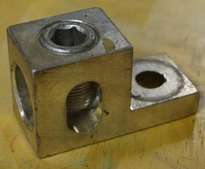 600 kcmil auf 2 AWG Drahtschuh - 1/2" Befestigungsloch - Bild 1 von 2