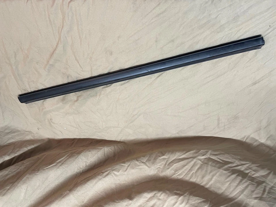 09 10 11 12 13 14 HONDA FIT ЗАДНЯЯ ПРАВАЯ ВОДИТЕЛЬСКАЯ ДВЕРЬ ОКНО РЕМЕНЬ УПЛОТНЕНИЕ МОЛДИНГ OEM - Изображение 1 из 4