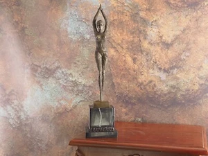 Art Deco Bronze Skulptur – Exotische Tänzerin mit Seestern – Signiert - Bild 1 von 6