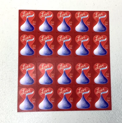 U.S. Booklet Stamps #4122 Love and Kisses Twenty 39 Cent Stamps Mint NH 2006 - Image 1 of 2