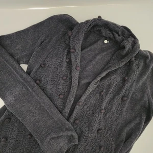 Strick & Knote Damen grau Strickjacke Pullover mit Bommeln Spitzendetail Gr. S - Bild 1 von 7