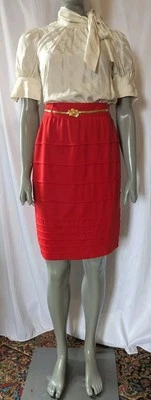 Falda lápiz vintage años 90 Escada roja de lana en capas 38 Foto 1 de 4