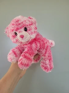 Juguete suave Aurora 'Milly' rosa atigrado gatito gato con arco rosa - 9"" - Imagen 1 de 5