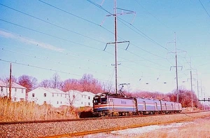 ORIGINAL KODACHROME SLIDE AMTRAK AEM-7 #930 NEWPORT, DE MARCH 1986 - Picture 1 of 1