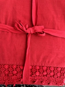 Envogue Tablecloth Red 60”x84” Holidays Christmas Oblong w woven 3" border New - Picture 1 of 2