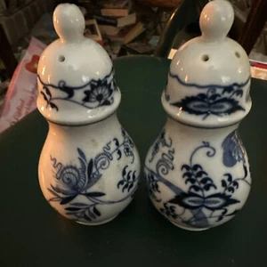 Vintage Blue Danube China Blue Onion Salt & Pepper 4 7/8 “ Tall Japan Blue Onion - Picture 1 of 5