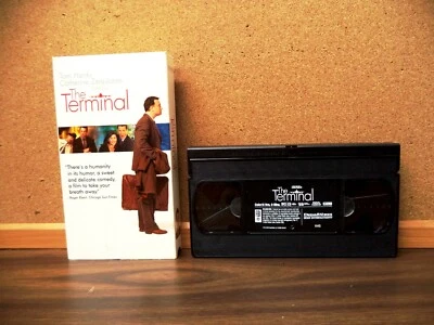 The Terminal (2004) Tom Hanks, Catherine Zeta-Jones, Stanley Tucci, Chi McBride - Image 1 of 4