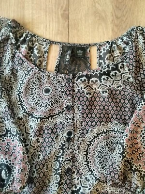 Full Tilt Women's Top Black With Geometric Shapes Size Small - Изображение 1 из 4