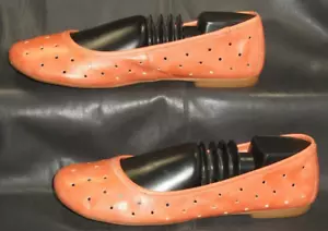 Zapatos de salón Kork Ease Nessa para mujer de cuero perforado coral punta cerrada talla 7M - Imagen 1 de 7