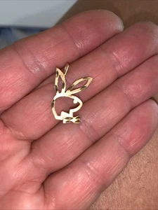 Vintage 14K Yellow Gold Diamond Cut 7/8" Playboy Bunny Charm Pendant .83 Gr - Picture 1 of 4