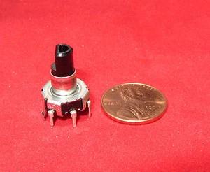 Codificador rotativo eléctrico ALPS 30 retenciones, 5VDC, EC12, 15 pulsos. Interruptor 5V DC, AJ - Imagen 1 de 2