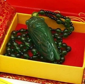 Green Faux Jade Carved Cicada Amulet Lucky Pendant Bead Necklace BN - Picture 1 of 2