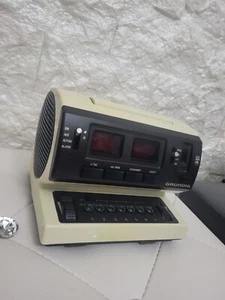 Grundig Radio Sveglia Sono-Clock 550A Vintage Modernariato Cubo RARO - Foto 1 di 13