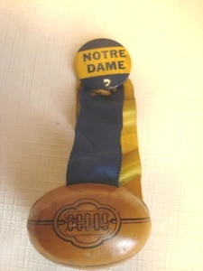 Vintage... Notre..Dame...Pin-Back..Button..Tin..Litho...Melon..Football..U.S.A. - Picture 1 of 5