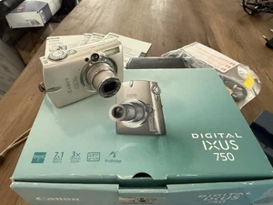 Canon IXUS 750 7.1MP Digitalkamera - Silber  - Bild 1 von 6