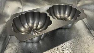 Williams Sonoma Nordic Ware Great Pumpkin Pan 3D Cake Mold 10-Cup Fall Bundt - Picture 1 of 11