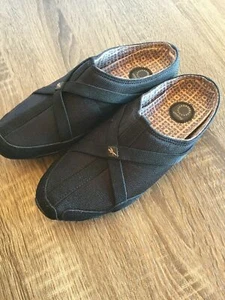 Womens Reebok Black Slide On Shoes Sz 7 - Picture 1 of 6