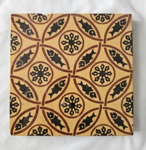 STUNNING ANTIQUE 6 INCH TILE GOTHIC ROSETTES FISH DESIGN - Picture 1 of 5