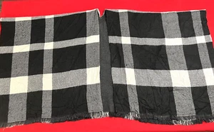 Women's Banana Republic Blanket Shawl Wrap Black & White Plaid - VGUC - Picture 1 of 7