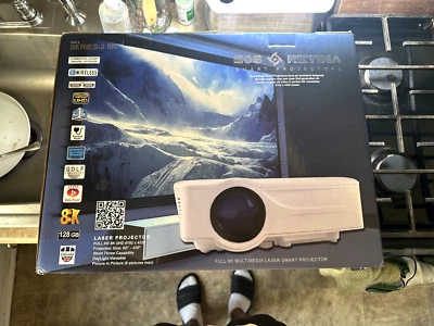 Proyector 8k (listo para simulador de golf) Foto 1 de 3