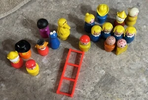 VINTAGE LOT OF FISHER PRICE LITTLE PEOPLE! WOOD / PLASTIC ! - Picture 1 of 9