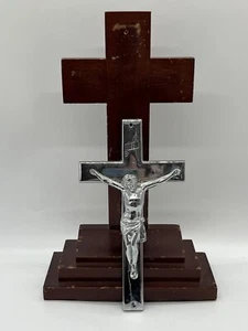 VINTAGE CRUCIFIX CHROME METAL JESUS STATUE ON WOODEN CROSS RELIGIOUS - Picture 1 of 10