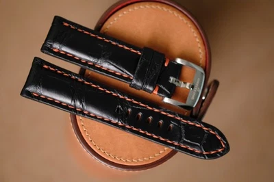 手工制作黑色百年灵表带橙色缝线尺寸 22/20(可更改尺寸) — 第 1/4 张图片