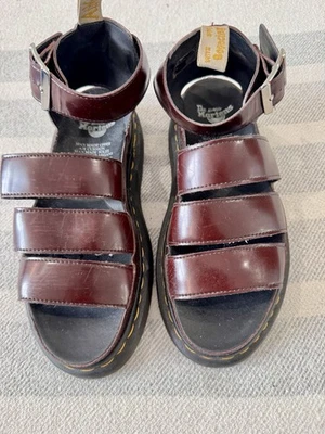 Sandalias Dr. Martens Gladiador Borgoña Foto 1 de 4