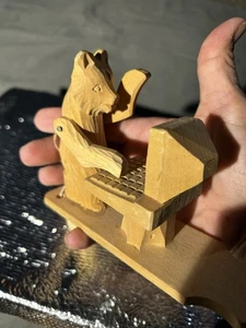 Mitte des 20. Jahrhunderts russische Volkskunst Spielzeug mit Darstellung eines Bären am Computer. - Bild 1 von 10