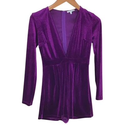 Mameluco Charlotte Russe de terciopelo púrpura con cuello en V manga larga talla S Foto 1 de 4