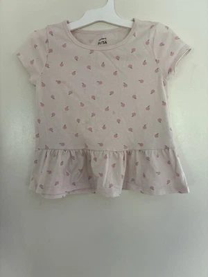 Top Carter's para niñas pequeñas estampado de frutas mezcla de algodón manga corta peplum rosa 5T Foto 1 de 4