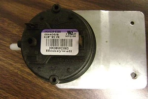 "Interruptor de presión Honeywell HK06WC063; IS20223-5235 ""Usado" - Imagen 1 de 3