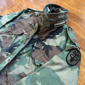 Chaqueta de Campo M65 De Colección Ejército de Estados Unidos Hombres M Mediana Camuflada Clima Frío Abrigo Años 80 - Imagen 1 de 17