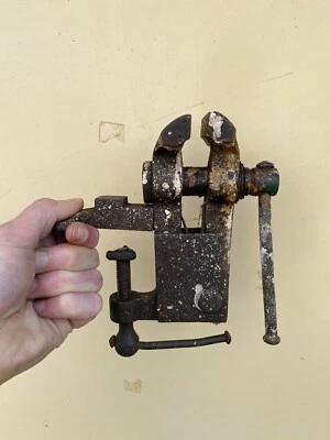 Petit étau d’établi ancien bijoutier? Fer forgé avec enclume art populaire - Photo 1/4