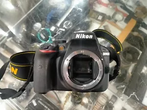 NIKON D3400 24 MEGAPIXEL DIGITAL SLR CAMERA - BODY ONLY ! - Foto 1 di 15