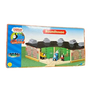 Roundhouse Schuppen - Thomas & seine Freunde Holzeisenbahn Züge - Bild 1 von 6