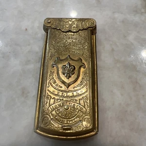 VICTORIAN Ellis Howell & Co QUADRUPLE GOLDEN CASKET FLEUR de LIS -NEEDLE HOLDER - Foto 1 di 8