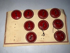 9 anciens boutons Maurice Brière Paris cuir rouge diamètre 2 cm N° 20 - Picture 1 of 3