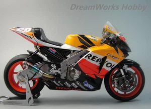 Galardonado Construido Tamiya 1/12 Repsol Honda RC211V'06 Moto GP +2 xJuego de Metal - Imagen 1 de 21