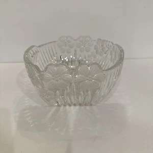 Vintage Tiara Exclusive by Anna Hutte Cut Lead Crystal LaFleur 7" Candy Bowl - Picture 1 of 3