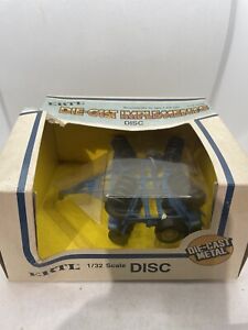 Blue Disc 1/32 ERTL Die-Cast Implements Ford New Holland tractor