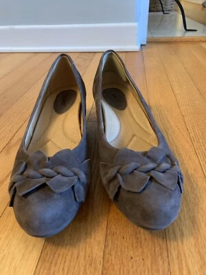 Earth “Teaberry” 深灰褐色麂皮绒楔形高跟鞋 10 B 码 — 第 1/4 张图片