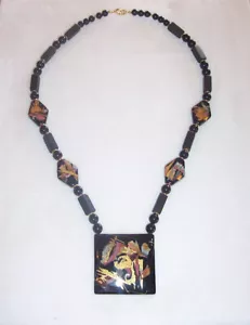Collar colgante negro pintado a mano vintage con cuentas de laca negra 28" estado - Imagen 1 de 3