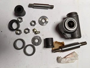 Genuine Qunton Hazell  lower suspension trunnion kit LH Morris Minor, 1000 48-71 - Picture 1 of 6