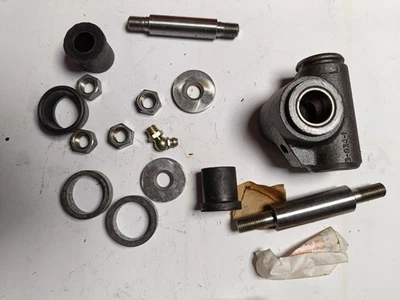 Genuine Qunton Hazell  lower suspension trunnion kit LH Morris Minor, 1000 48-71 - Image 1 of 4