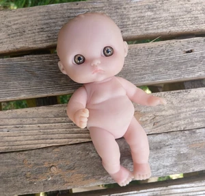 Berenguer Baby Puppe 5,5 Zoll - hübsche haselnussbraune Augen - Falten - gemarkt 13-14 - top - Bild 1 von 3